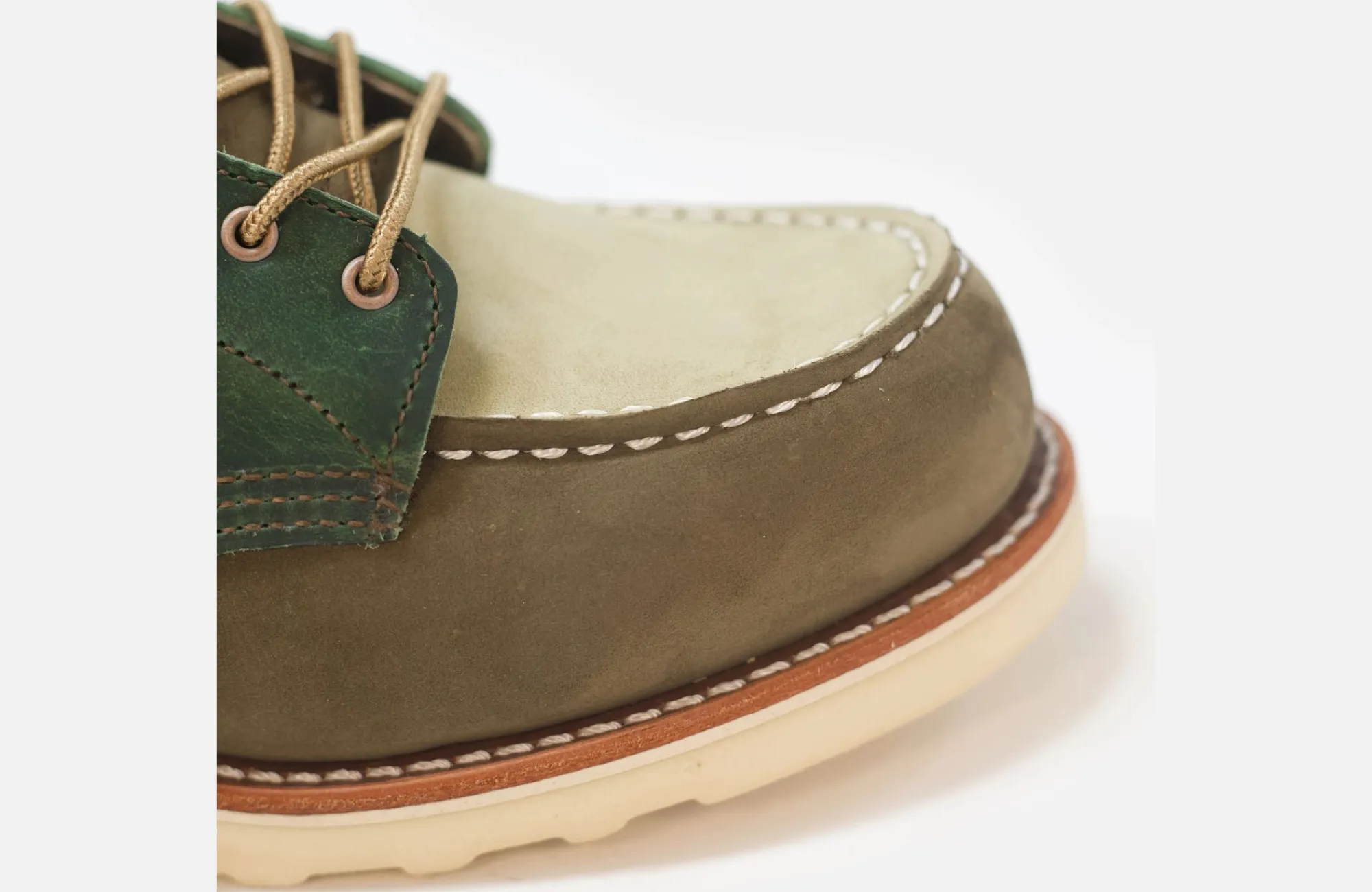 classic_moc__the_great_4-1.webp Classic Moc^Red Wing Shoes CLASSIC MOC & THE GREAT.